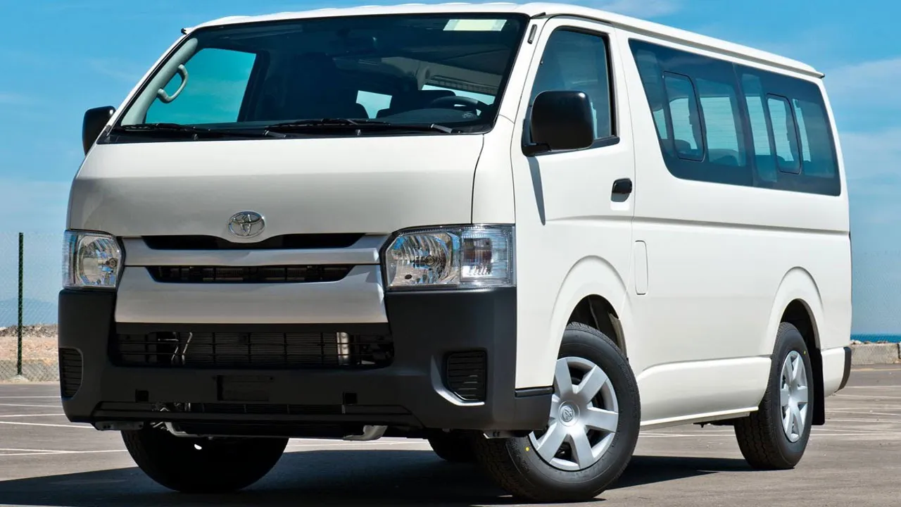 TOYOTA HIACE COMMUTER 2018